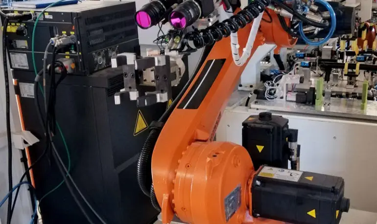 Brazo robótico para procesos de automatización